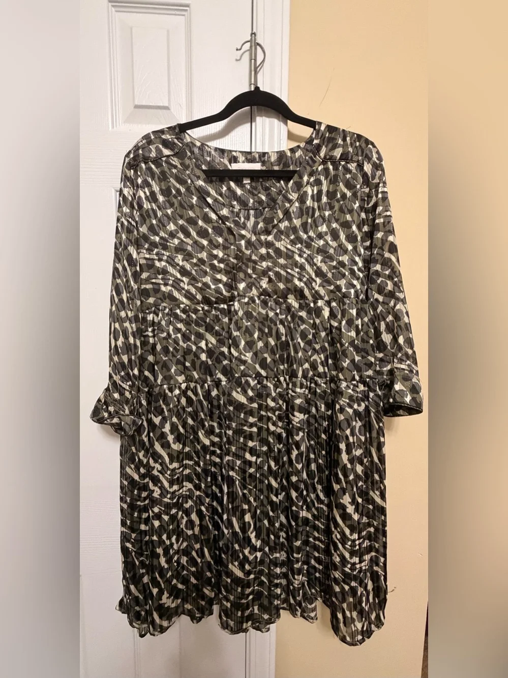 Plus-Size Long Sleeve Black & White Printed V-Neck Tunic Dress